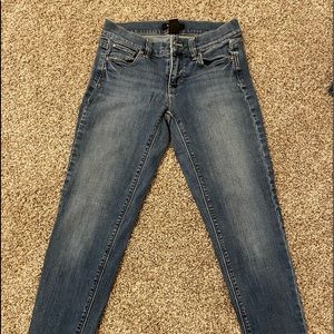 White House Black Market size 0 skimmer jeans. Skinny fit. Straight leg